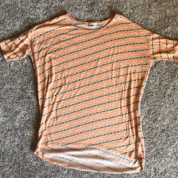 LAST CHANCE - CLEANING OUT Comfy LuLaRoe Irma top - Picture 1 of 2